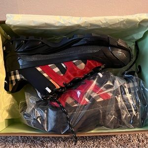 8 / 8.5 Burberry Blk Red & Beige Red Arthur Sneakers. Men’s 8